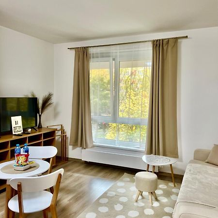 Lia Apartman - Private Parking Bratislava Buitenkant foto