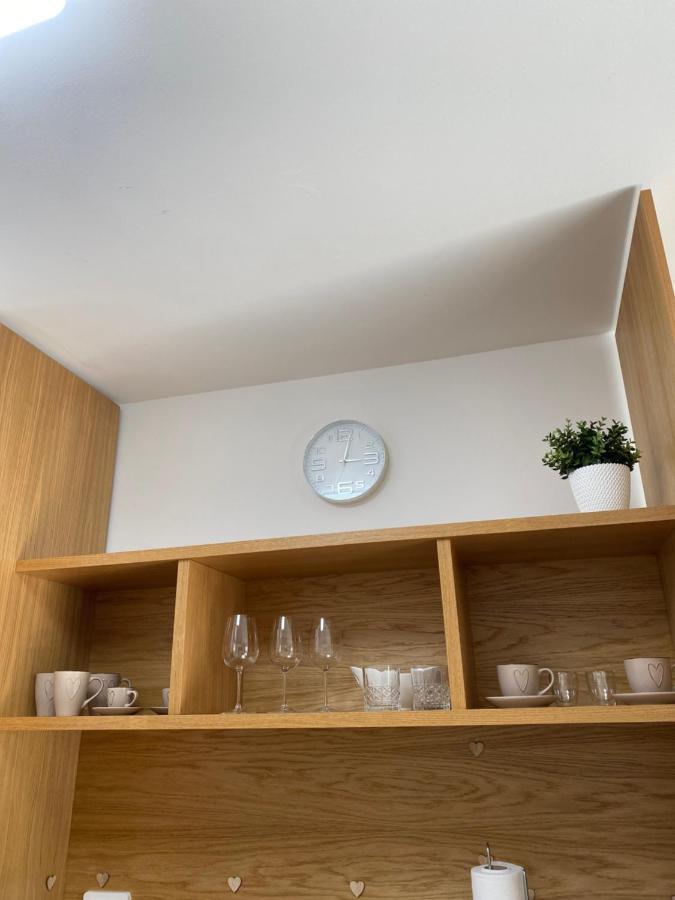 Lia Apartman - Private Parking Bratislava Buitenkant foto