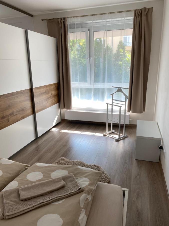 Lia Apartman - Private Parking Bratislava Buitenkant foto