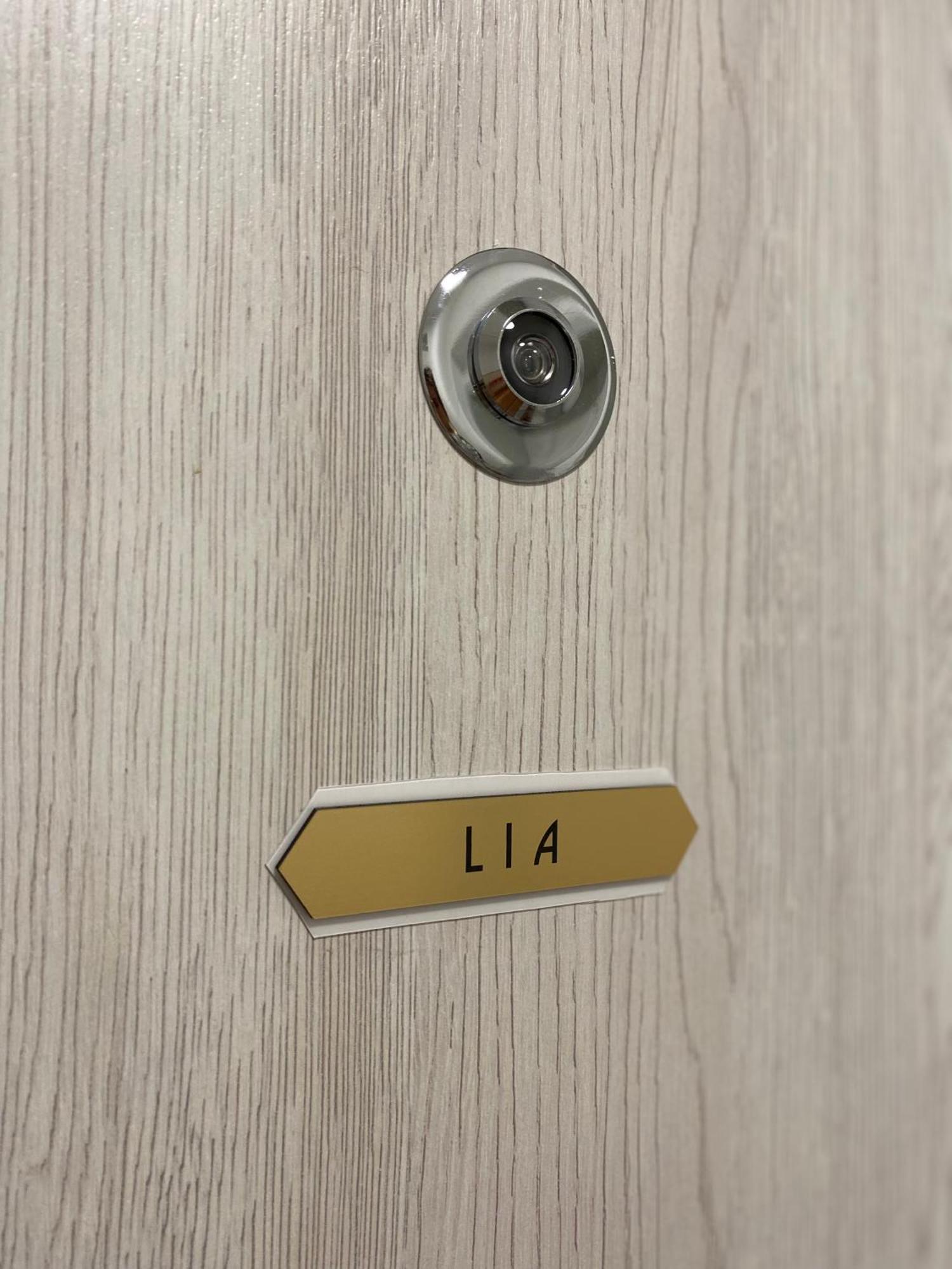 Lia Apartman - Private Parking Bratislava Buitenkant foto